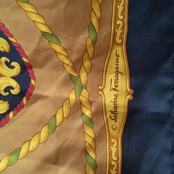 Salvatore Ferragamo Safari Tigers Gold Silk Scarf Vintage hand rolled edges - Picture 2 of 14